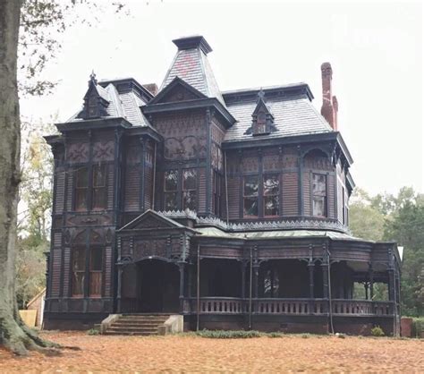 Pin by 🇻🇮T.B. Lee Kadoober III🇻🇮 on Mansions | Victorian homes, Victorian style homes, Creepy houses