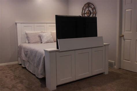 20+30+ Tv At End Of Bed Ideas – HOMYRACKS