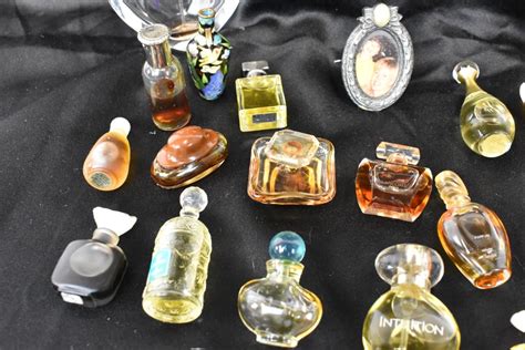 Lot of Small Perfume Samples | EstateSales.org