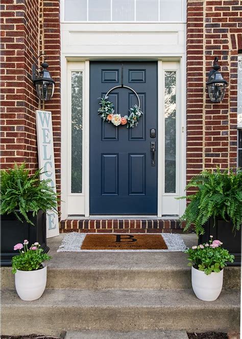 Front stoop decor - 7 easy ways to freshen up your front porch for spring and summer. Get great ...