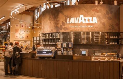 Lavazza Coffee Review - Coffee Pouring