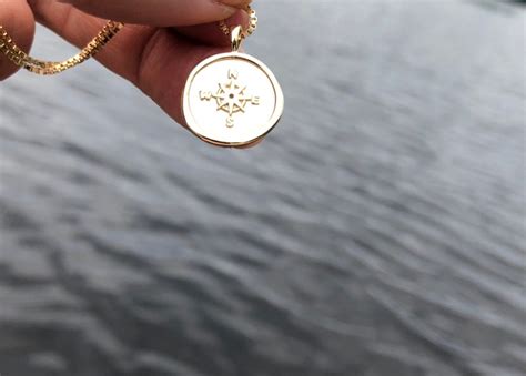 14k Gold Compass Rose Necklace - Etsy