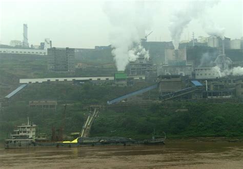 26 Shocking Photos Of The Pollution In China's Yangtze River