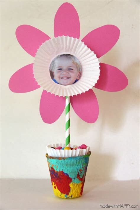 20 Super Cute and Easy Flower Crafts for Kids To Make This Spring