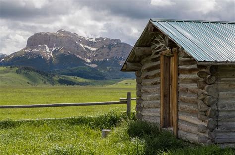 Old Cabin Dupuyer, Montana | Old farm houses, Old cabins, Montana homes