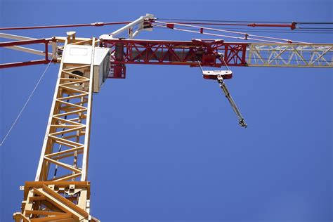 How much can a tower crane lift - essentialprof