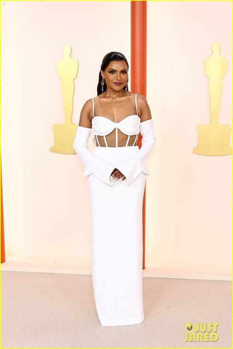 Mindy Kaling Embraces The Cut Out Trend For Oscars 2023: Photo 4906397 | Mindy Kaling, Oscars ...