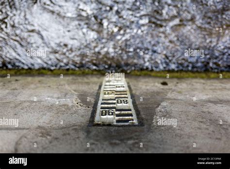 Water level indicator Stock Photo - Alamy