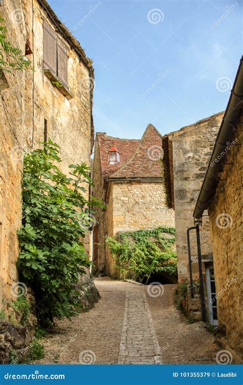 Beynac-et cazenac village stock image. Image of castle - 101355379