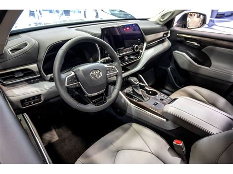 2023 Toyota Highlander Hybrid Review: Fuel Efficiency, Features, and Family-Friendly Appeal ...