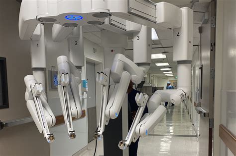 Surgical robots expand minimally invasive procedures available at USC ...