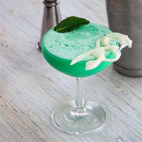 Classic Grasshopper Cocktail | RecipeLion.com