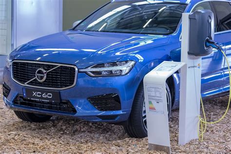 Frontansicht mit Kühlergrill: Volvo SUV XC90 Armored in Zusammenarbeit ...