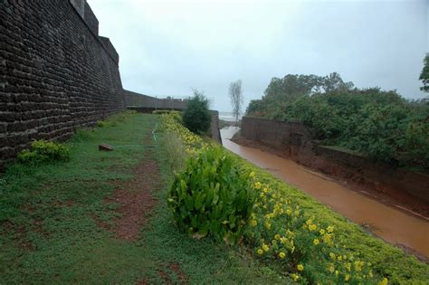 Jeevan's KALLI VALLI : St.Angelo's Fort Cannanore- Kannur fort