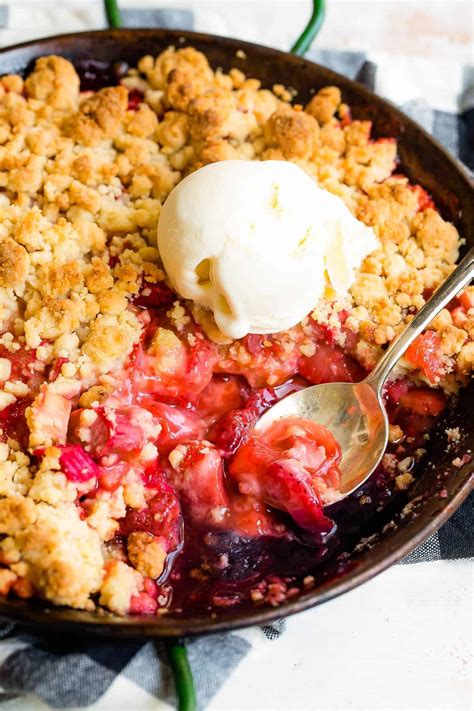 Strawberry Rhubarb Crumble | Diethood