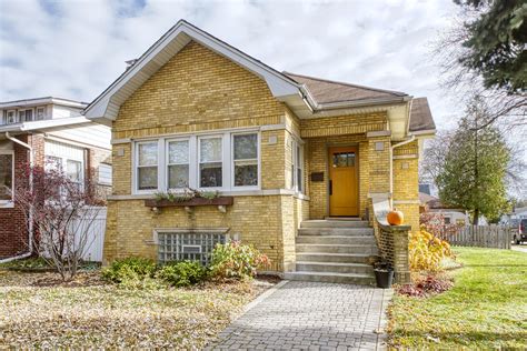 Take a look at how these homeowners restored their Chicago bungalows ...