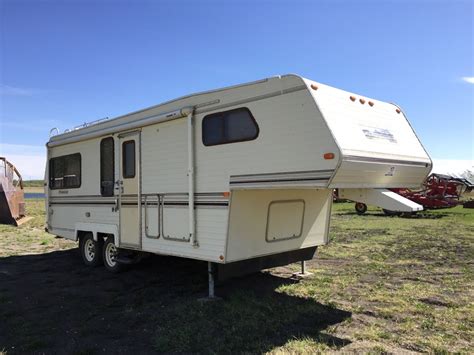 1989 OKANAGAN 25 FT. 5TH WHEEL TRAVEL TRAILER