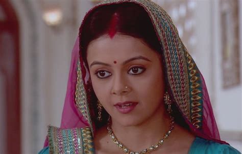 Watch Saath Nibhaana Saathiya TV Serial Episode 8 - Gopi is lost in thoughts Full Episode on Hotstar