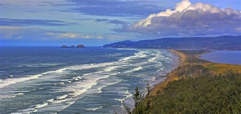 13 Best Oregon Coast Hikes (6 With Waterfalls!)