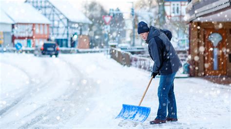 Shoveling snow wrong could be dangerous. Here's what you need to know