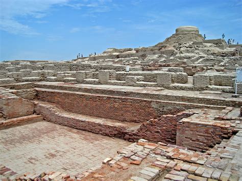 Excavation site at Mohenjo-daro (Illustration) - Ancient History Encyclopedia