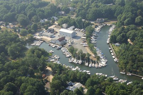 New Suffolk Shipyard at Schoolhouse Creek in New Suffolk, NY, United ...