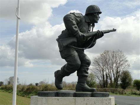 Lt Richard Winters Statue Utah Beach 3 - D-Day Tours of Normandy