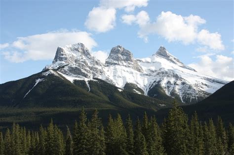 Three Sisters Mountains...Pamoramio.com | Natural landmarks, Favorite ...