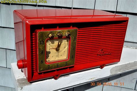 CARDINAL RED Retro Space Age 1955 Sylvania Model R5484-5768 Tube AM Clock Radio Excellent ...