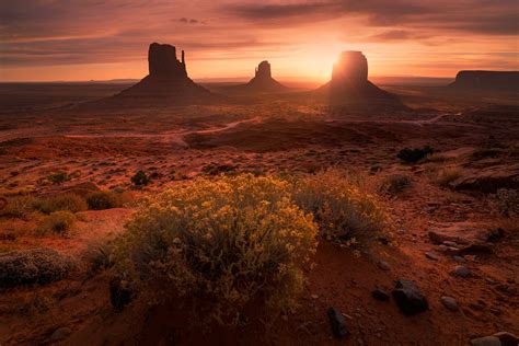 Sunrise at Monument Valley | A beautiful sunrise at Monument… | Flickr