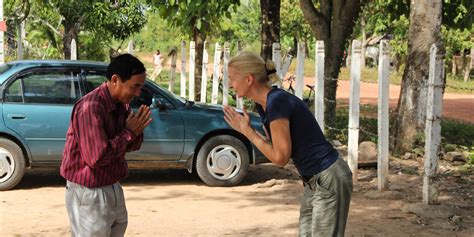 Learning Khmer language: Greeting with a little conversation