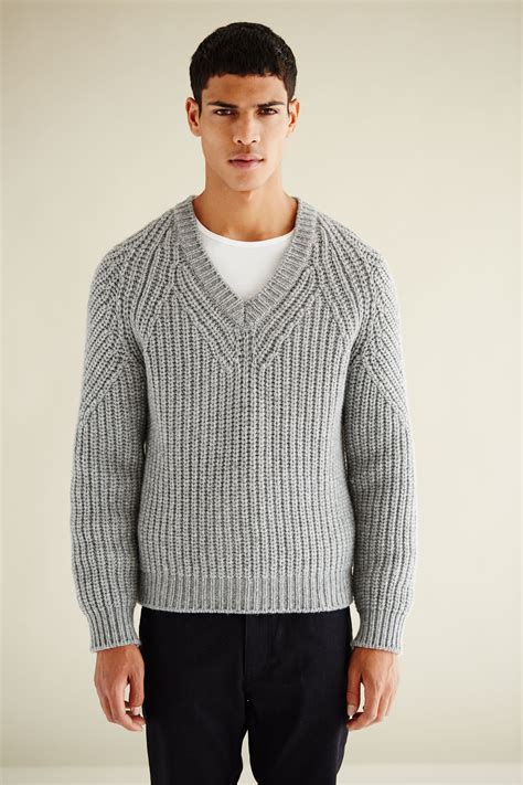 The 5 Sweater Styles to Wear This Fall | Knitwear men, Sweaters, Sweater fashion