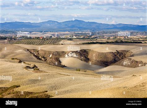 europe, italy, tuscany, siena, crete senesi, landscape Stock Photo - Alamy