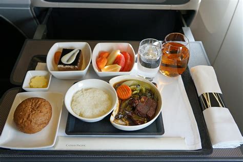 Rate These Airplane Meals And We’ll Tell You Your Next Vacation Spot