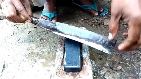 Amezing knife Sharpening video, 😲 village style Sharpened knife - YouTube