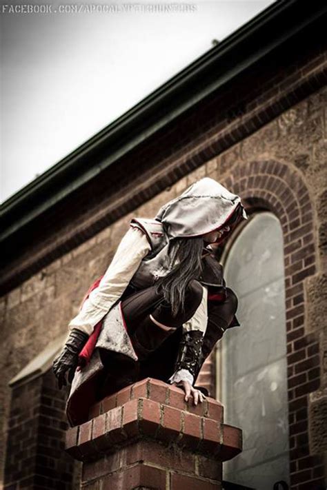 Assassin’s Creed II Female Ezio Cosplay | Fanboy Fashion