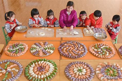 People make dumplings to celebrate upcoming Winter Solstice festival - Xinhua | English.news.cn