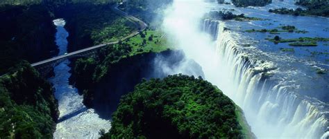 Which Side of Victoria Falls is better – Zimbabwe or Zambia? | Bench Africa