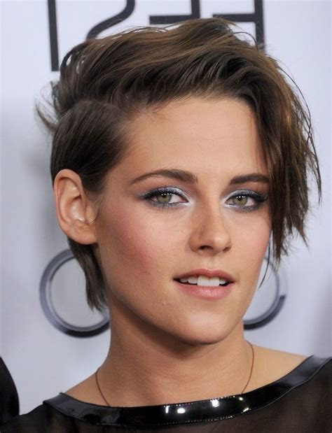 26 Most Flattering Short Hairstyles for Oval Faces