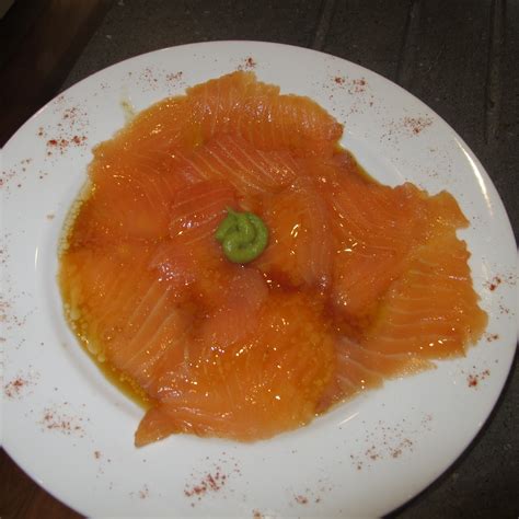 FOODIE BY NATURE (TRIED AND TESTED RECIPES): So delicious salmon carpaccio