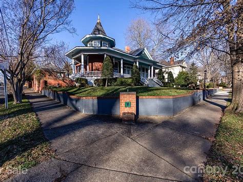 Oh my! Just beautiful! Circa 1903 in Charlotte, North Carolina. $750,000 - The Old House Life