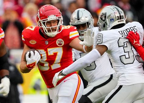 Travis Kelce talks viral helmet throw, Chiefs woes: 'I gotta lock the ...