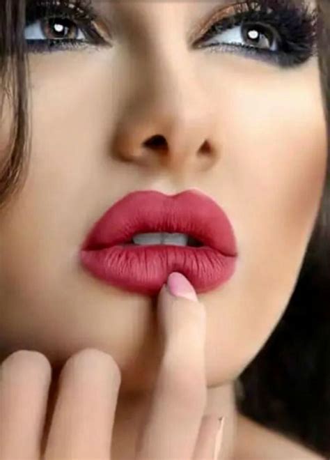 Pin by Zidan Kabir on Lips | Beautiful lips, Lovely eyes, Lipstick colors