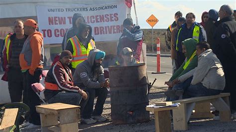 Plan to end Vancouver port truckers' strike gets federal support | CBC News