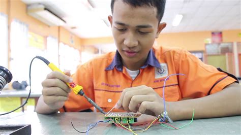 teknologi elektrik kolej vokasional - Jack Turner