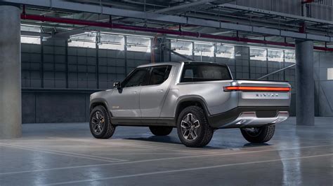 Rivian R1T: all-electric pickup does a Tesla for trucks | Parkers