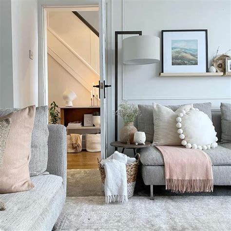 Living Room Carpet Ideas With Pink and White Accents - Soul & Lane