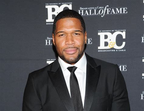 See 'Magic Mike' Sequel Costar Michael Strahan Show Off His XXL Abs