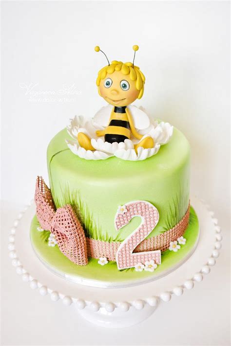 Maya the bee cake - Decorated Cake by Alina Vaganova - CakesDecor