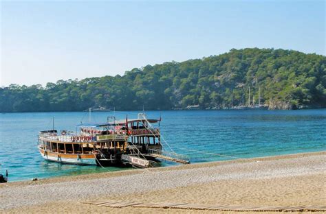 Discovering the Serene Blue Lagoon in Ölüdeniz, Turkey - Guide of the World